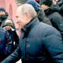 В Петербурге Путин успокоил расплакавшуюся девочку