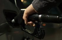 В России продлили заморозку цен на бензин до июля