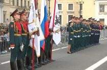 По главной площади с оркестром: в Петербурге отметили День российской гвардии