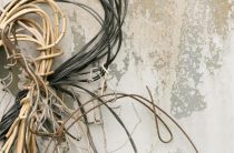 Крымских провайдеров и УК обяжут спрятать кабели и восстановить антенны