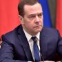 Дмитрий Медведев поручил продумать оптимизацию графиков работы школ и детских садов