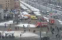 Петербуржцев напугали пожарные расчеты у станций метро. МЧС сообщает об учениях