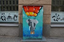 В Петербурге к борьбе с незаконной рекламой привлекли слона