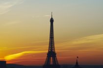 Протесты привели к закрытию Эйфелевой башни в Париже
