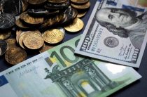 Власти предупредили о падении рубля