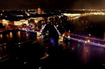 Дворцовый мост развели под «Гимн великому городу»