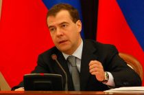 Медведев повысит пенсии по инвалидности