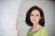 «Уже на полтора размера платье поменялось»: 54-летняя Ирина Безрукова прокомментировала слухи о своей беременности