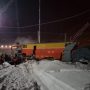 В Самарской области снегоуборщик врезался в поезд и сошел с рельсов