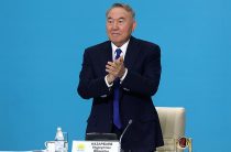 Назарбаев вызвался помирить Путина с Зеленским