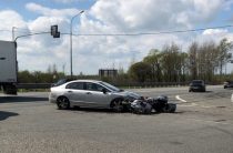 Мотоциклиста сбили на повороте с трассы М-10 на Никольское