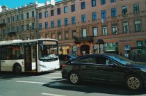 На Невском проспекте автобус № 27 столкнулся с иномаркой