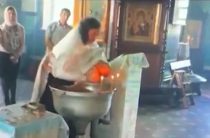 Гатчинская епархия извинилась перед матерью за грубое крещение ребенка
