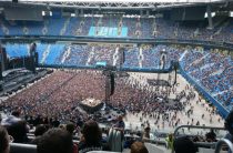 Фанаты Rammstein заполнили стадион на Крестовском в ожидании концерта