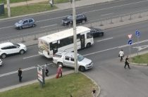 ДТП с маршруткой и пикапом заблокировало движение троллейбусов на Ленинском