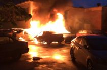 Полиция разыскивает поджигателей авто в Василеостровском районе
