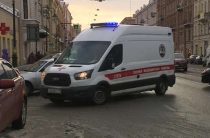 В Петербурге пенсионерка выжила после падения с четвертого этажа